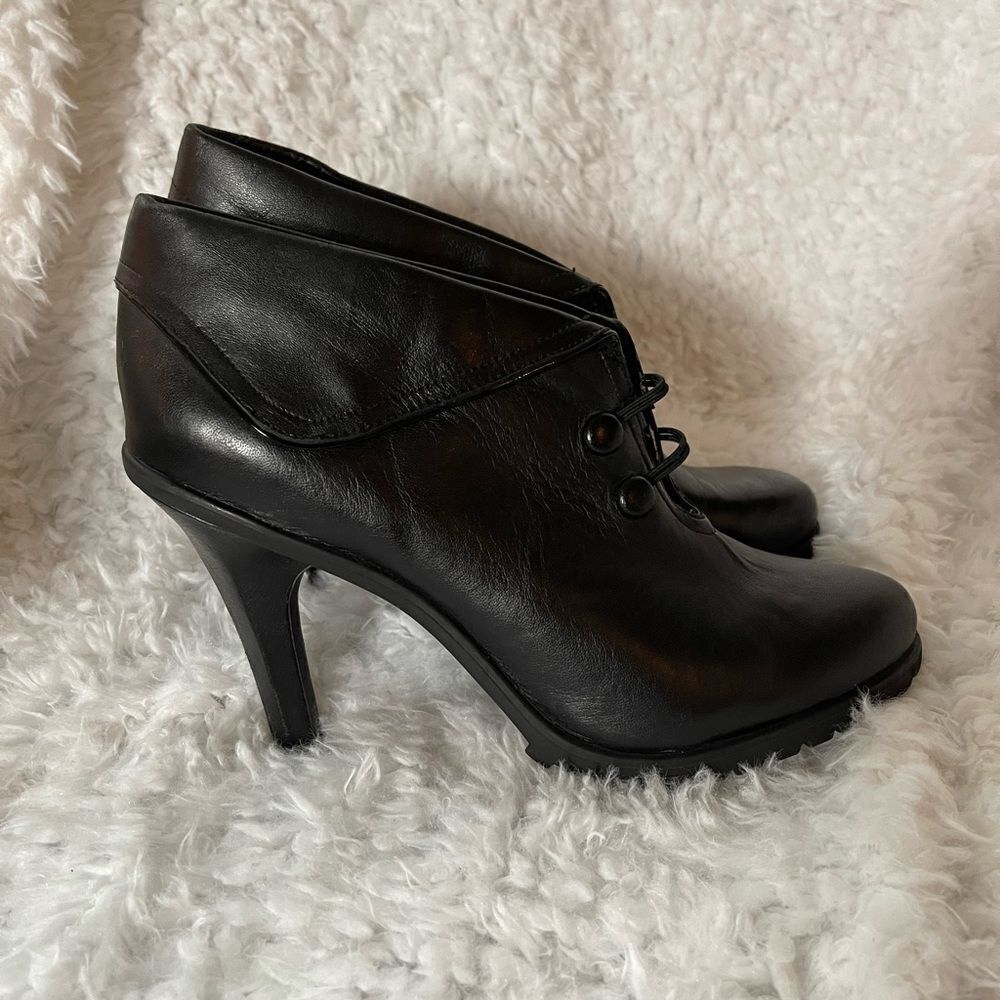 me too Black Lace-Up High-Heel Ankle Booties
